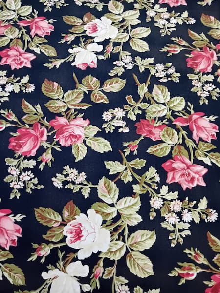 20260707_120145 Patchwork - Meterware - Maywood - Rosen auf schwarz